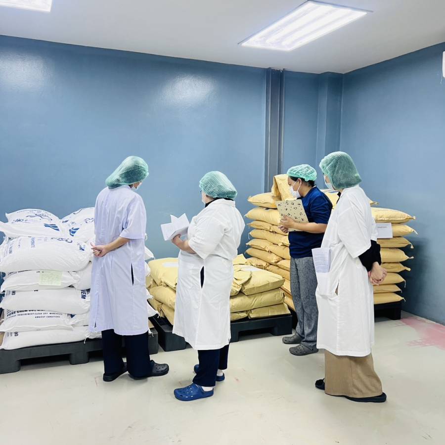 กองควบคุมอาหารและยาสัตว์ เข้าตรวจประเมินระบบ GHPs และ HACCP โรงงานผลิตอาหารสัตว์ ประเภทวัตถุที่ผสมแล้ว ชนิดสารผสมล่วงหน้า (พรีมิกซ์) ในพื้นที่จังหวัดปทุมธานี